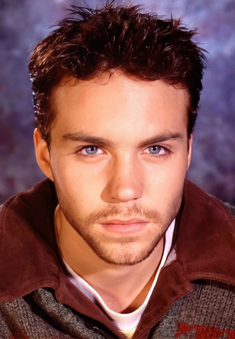 Jonathan Brandis in una scena del film
