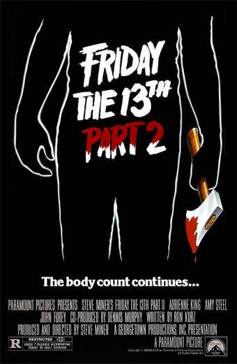 Locandina di Venerdì 13 Parte 2. Il contorno di una figura in piedi impugna un'ascia insanguinata. Il testo recita: Friday the 13th Part 2. The body count continues. L'atmosfera è cupa e inquietante, tipica dei film slasher horror.