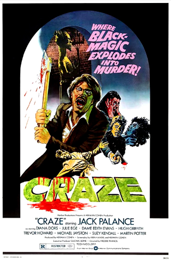 Locandina del film Craze con un tizio in giacca e cravatta che tiene in mano un bastone con un idolo dorato, davanti a una donna che sembra spaventata e una creatura blu. Lo sfondo è buio con una finestra rotta e schizzi di sangue rosso. In alto c'è una scritta grande che dice WHERE BLACK MAGIC EXPLODES INTO MURDER (Dove la magia nera esplode in omicidio). Il titolo Craze è in basso in lettere verdi con sangue. L'atmosfera è intensa e piena di suspense, che fa pensare a temi horror e soprannaturali.