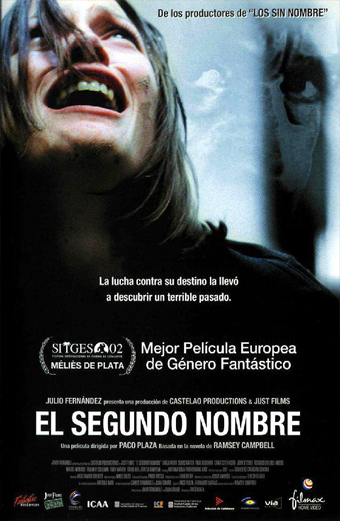 Locandina del film El Segundo Nombre Second Name 2002. Primo piano in ombra del volto di una donna con una sagoma sfocata sullo sfondo, atmosfera cupa e misteriosa. 
					Testi presenti: La lucha contra su destino la llevó a descubrir un terrible pasado, Mejor Película Europea de Género Fantástico, El Segundo Nombre, regia di Paco Plaza, autore Ramsey Campbell. 
					Il tono generale è di suspense e inquietudine.