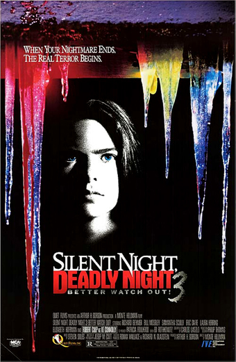 Locandina del film Silent Night, Deadly Night III - Better watch out! con una mano che impugna una pistola argentata all'interno di una sfera natalizia, un albero decorato e sfondo rosso. Il testo riporta Silent Night, Deadly Night III - Better watch out!. The nightmare is about to begin again. L'atmosfera è tesa e minacciosa, unendo elementi natalizi a un senso di violenza.