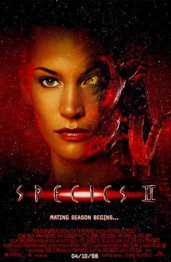 Locandina del film Species II 1998 con un primo piano del volto intenso di una donna dai tratti alieni, su uno sfondo scuro e minaccioso con toni rossi e neri. L'immagine trasmette suspense e orrore. In alto compare in modo evidente la scritta Species II.