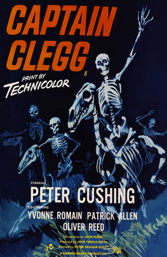 Locandina del film Captain Clegg con diversi scheletri animati in pose drammatiche su uno sfondo blu scuro, che trasmette un senso di orrore soprannaturale. In grandi lettere arancioni e bianche si legge Captain Clegg, Print by Technicolor, con Peter Cushing, Yvonne Romain, Patrick Allen, Oliver Reed. Il tono generale è inquietante e misterioso.