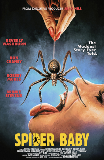 Manifesto del film Spider Baby 1964 con una mano dalle unghie rosse che abbassa un filo verso un grande ragno su sfondo blu. Il poster riporta i nomi Beverly Washburn, Ron Chaney, Robert Mukes, Brinke Stevens e lo slogan The Maddest Story Ever Told. L'atmosfera è inquietante e disturbante, tipica dei classici horror.