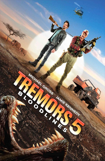 Locandina del film Tremors 5 Bloodlines. Due uomini in piedi con aria sicura su un terreno spaccato, armati, mentre una gigantesca bocca di mostro con denti aguzzi emerge dal basso. Sullo sfondo si vedono un camion arancione, un elicottero, animali africani come elefanti e un albero all'orizzonte. L'atmosfera è drammatica e avventurosa. Il testo sulla locandina riporta Michael Gross Jamie Kennedy Tremors 5 Bloodlines.