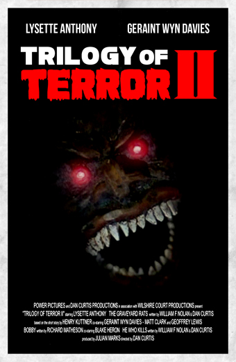 Locandina del film Trilogia del terrore II con una creatura minacciosa dagli occhi rossi luminosi e denti aguzzi che emerge dall'oscurità. Il tono è spaventoso e intenso. Nella parte superiore compaiono i nomi Lysette Anthony e Geraint Wyn Davies. In grande si legge Trilogia del terrore II con il II in rosso. In basso sono presenti i crediti di cast e produzione in caratteri bianchi piccoli.