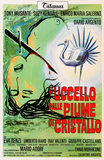 Manifesto illustrato surreale del film L Uccello dalle Piume di Cristallo con un volto stilizzato in toni verdi, un coltello nero e sangue rosso, un uccello metallico con piume di cristallo e testo in italiano in caratteri grandi che recita L UCCELLO DALLE PIUME DI CRISTALLO. Il poster riporta i nomi degli attori Tony Musante, Suzy Kendall, Enrico Maria Salerno, del regista Dario Argento e del compositore Ennio Morricone. L atmosfera generale è tesa e misteriosa, trasmette suspense e inquietudine psicologica.