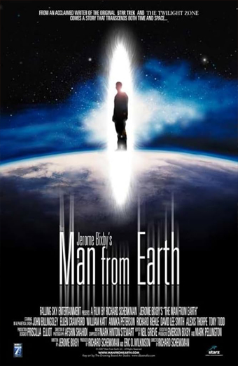 Locandina del film L'Uomo che venne dalla Terra con una figura umana in controluce che si staglia in un fascio di luce verticale sul bordo del pianeta Terra, sullo sfondo di uno spazio stellato. Il tono è misterioso e riflessivo. Testo sulla locandina: Dallo sceneggiatore originale di Star Trek e Ai confini della realtà arriva una storia che trascende tempo e spazio. Jerome Bixbys Man from Earth. In basso sono elencati crediti e nomi del cast.