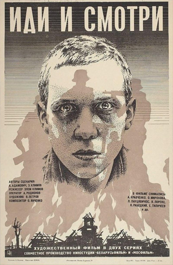 Manifesto cinematografico sovietico di Va e Vedi con in primo piano la testa di un giovane dal volto sconvolto e capelli corti, sullo sfondo edifici in fiamme e fumo che si alza. Il tono è cupo e intenso. In alto campeggia il testo cirillico ИДИ И СМОТРИ. Altri testi in russo riportano i nomi di regista e attori. Nella parte inferiore si vedono sagome di case distrutte e fiamme, a sottolineare la devastazione della guerra.