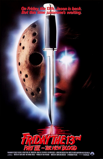 Locandina del film Venerdì 13 parte VII Il sangue scorre di nuovo con una maschera da hockey e un grande coltello in primo piano, illuminazione drammatica e sfondo scuro. In alto testo rosso: Venerdì 13 Jason è tornato ma questa volta qualcuno lo aspetta. In basso il titolo Venerdì 13 parte VII Il sangue scorre di nuovo in lettere rosse con una pozza di sangue. Il tono generale è inquietante e minaccioso.