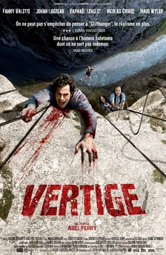 Locandina del film Vertige 2009. Un alpinista con le mani insanguinate si aggrappa disperatamente a una parete rocciosa ripida mentre altre due persone sono visibili più in basso sulla scogliera, creando un'atmosfera tesa e pericolosa. Sullo sfondo si vede un fiume molto in basso, a sottolineare l'altezza e il rischio. Il titolo Vertige appare in grandi lettere rosse in basso, mentre in alto ci sono i nomi degli attori Fanny Valette, Johan Libéreau, Raphaël Lenglet, Nicolas Giraud, Maud Wyler. Altri testi includono paragoni con Cliffhanger e una citazione su una caccia all'uomo implacabile. Regia di Abel Ferry. Il tono generale è di suspense e intensità.