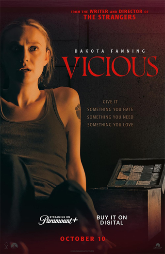 Locandina del film Vicious I tre doni del male 2025 con una figura oscura e inquietante in primo piano e uno sfondo ombroso. Il titolo Vicious I tre doni del male è ben visibile. L'atmosfera è tesa e minacciosa, e crea suspense e orrore.