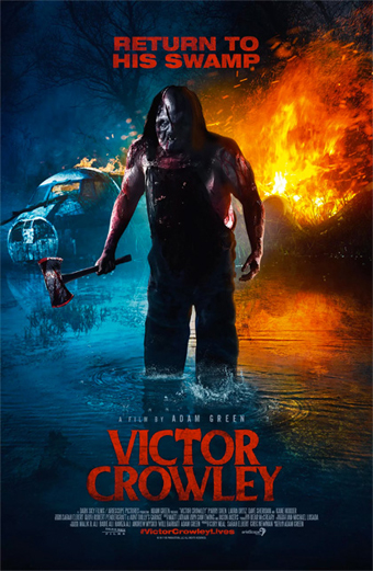 Locandina di Victor Crowley (2017) di Adam Green: il mostro deforme con un'ascia insanguinata in piedi nelle acque di una palude, con le fiamme sullo sfondo e la scritta Return to His Swamp