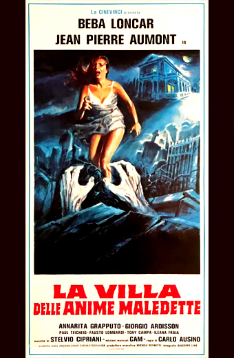 Manifesto horror italiano per La Villa delle anime maledette. Una donna in abito bianco corre spaventata giù per una scalinata rocciosa di notte, sullo sfondo una grande villa inquietante e una luna piena. L'atmosfera è cupa e di suspense. In alto i nomi BEBA LONCAR, JEAN PIERRE AUMONT. In basso il titolo LA VILLA DELLE ANIME MALEDETTE. Sotto il titolo sono presenti altri crediti e nomi del cast.