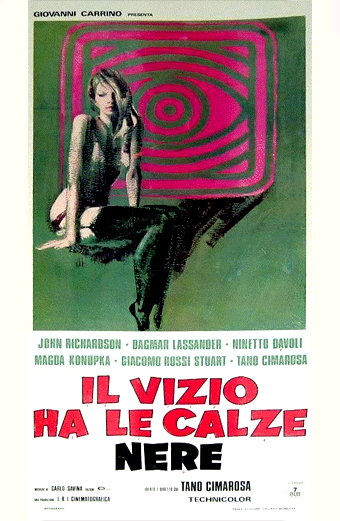 Locandina stilizzata del film Il Vizio ha le calze nere con una donna seduta che indossa calze nere su uno sfondo verde e una spirale ipnotica rosa acceso. L'atmosfera è misteriosa e inquietante. In grande, testo rosso e nero: IL VIZIO HA LE CALZE NERE. Sono presenti nomi del cast e dei crediti tra cui John Richardson, Dagmar Lassander, Ninetto Davoli, Magda Konopka, Giacomo Rossi Stuart, Tano Cimarosa. Regia di Tano Cimarosa. Altri testi e dettagli di produzione in italiano.