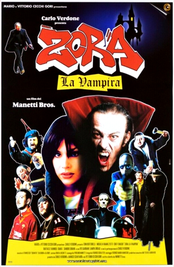 Locandina italiana colorata del film Zora la vampira con una grande illustrazione centrale di un vampiro dal mantello rosso, circondato da vari personaggi in pose dinamiche, alcuni con armi o gesti espressivi. Sullo sfondo si vedono un cielo notturno scuro e la sagoma di un castello. Testi visibili: Zora la vampira in grandi lettere rosse e gialle, Carlo Verdone presenta, un film dei Manetti Bros e altri crediti in alto e in basso. Il tono generale è energico e giocoso, con elementi sia horror che comici.